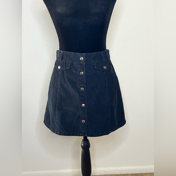 BDG Urban Outfitters black corduroy button front mini skirt medium EUC - Picture 2 of 8